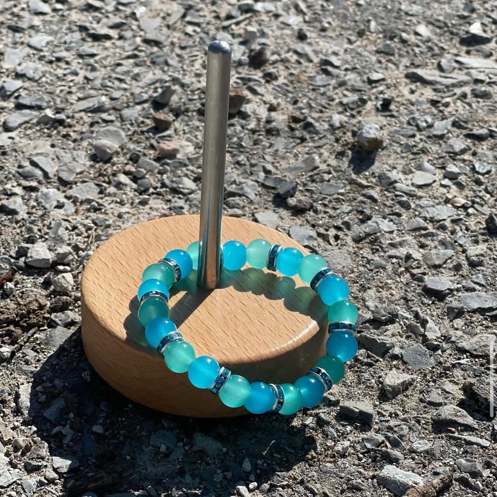 Elegant Blue and Green Beaded Bracelet